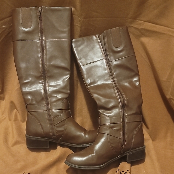 Elegant Brown Knee-High Women's Boots - Picture 4 of 6